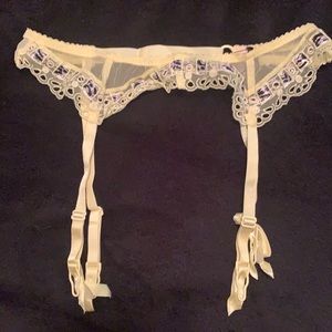 NWOT VS Sexy Little Things Garter Belt